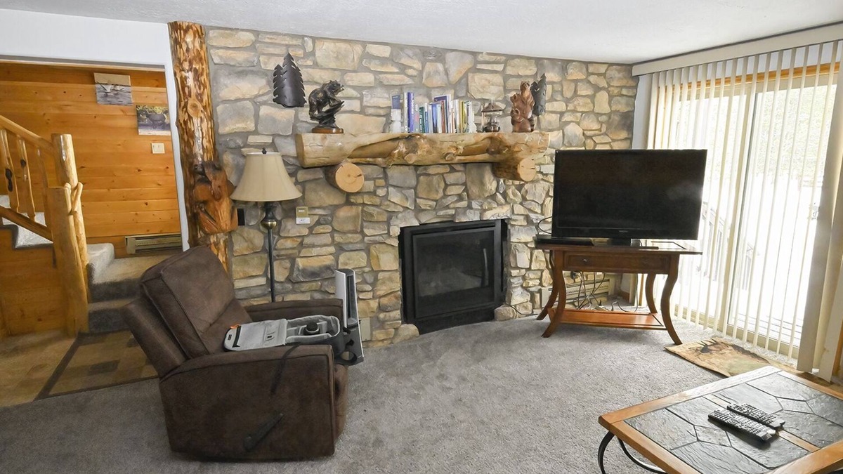 Island Park Condo | Yellowstone Rustic Luxury Condo Sleeps 11 in an Award Winning Resort