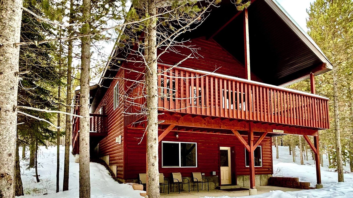 Island Park Cabin | Yellowstone's PREMIER Hideaway! King Bed, Fire Pit, Dog & wheelchair friendly!