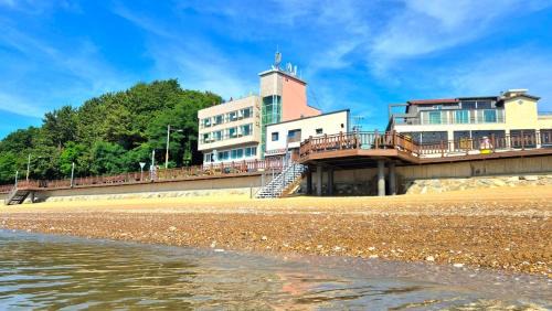Suwon House | Yeongheungdo Haevichi Pension