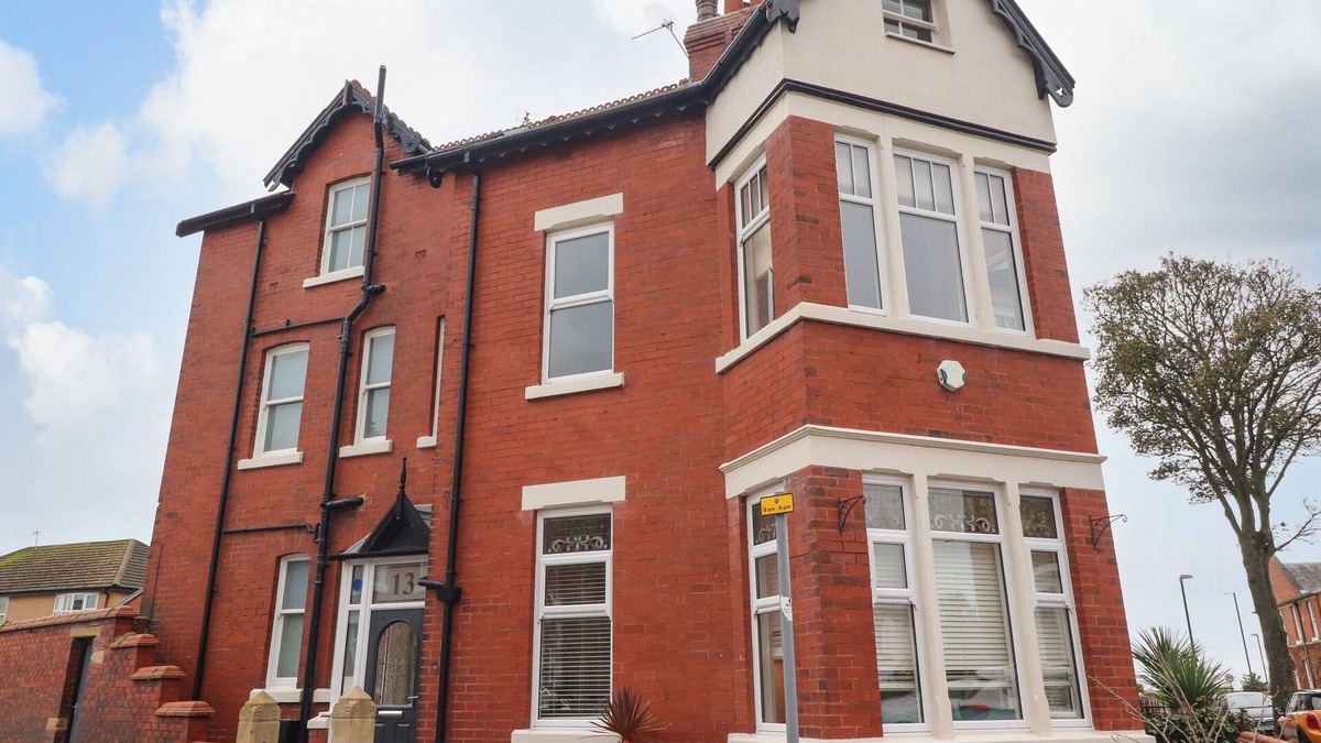 Lytham St. Anne's Cottage | YEWDALE, pet friendly, country holiday cottage in Lytham St. Annes