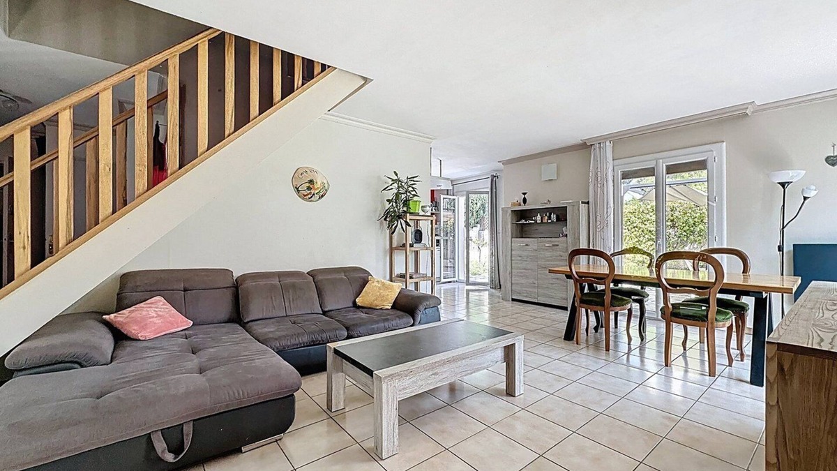 Castelnau-le-Lez House | YGGDRASIL, green setting
