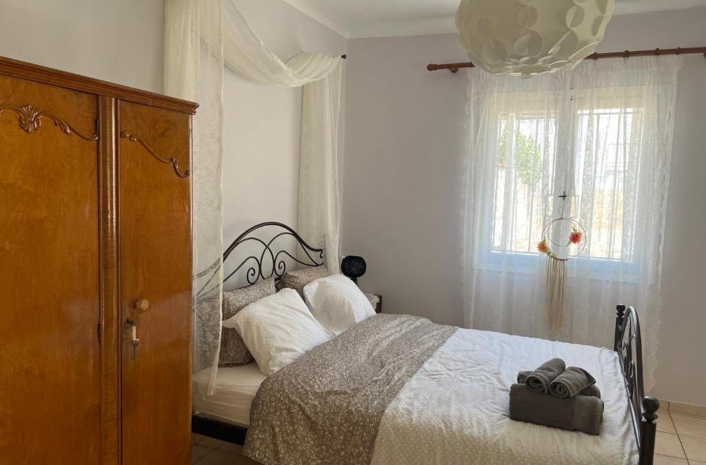 Korinthos Apartment | Yiayia Katina’s House