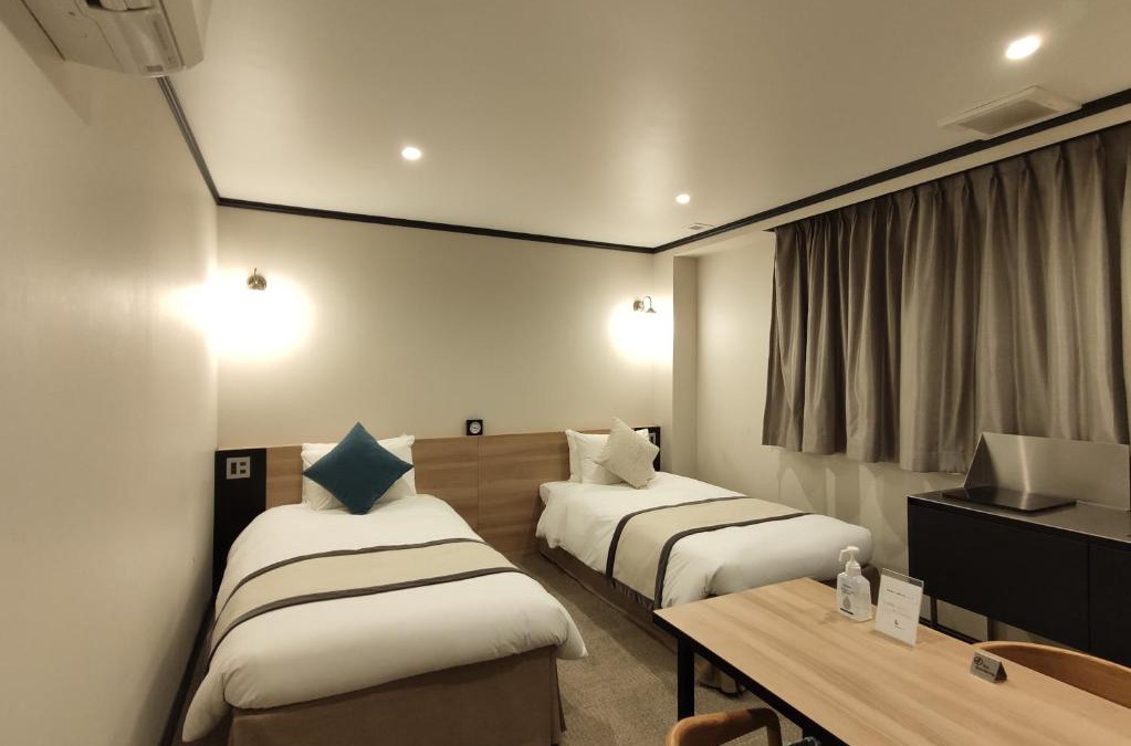 Nishi-Shinjuku Hotel | yksi SAUNA & STAY