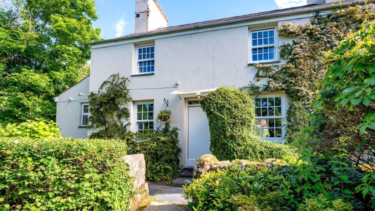 Garndolbenmaen House | Ynys Pandy in Garndolbenmaen