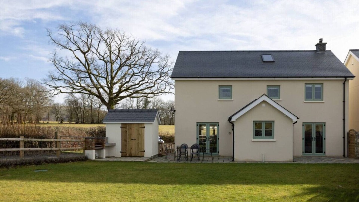 Llandovery Cottage | Ynyswen Cottages · Brecon Beacons cottages sleeps 12 people