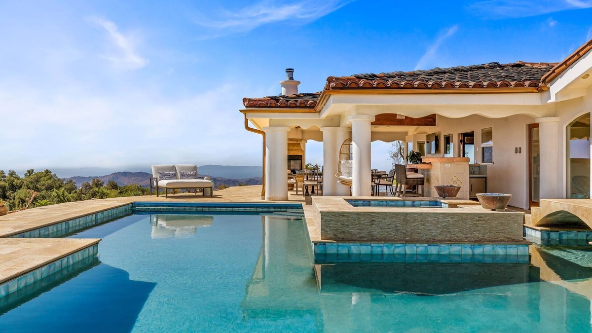 Ojai House | Yoga Studio, Gated Compound with Main House & Guest House Pool, Spa,