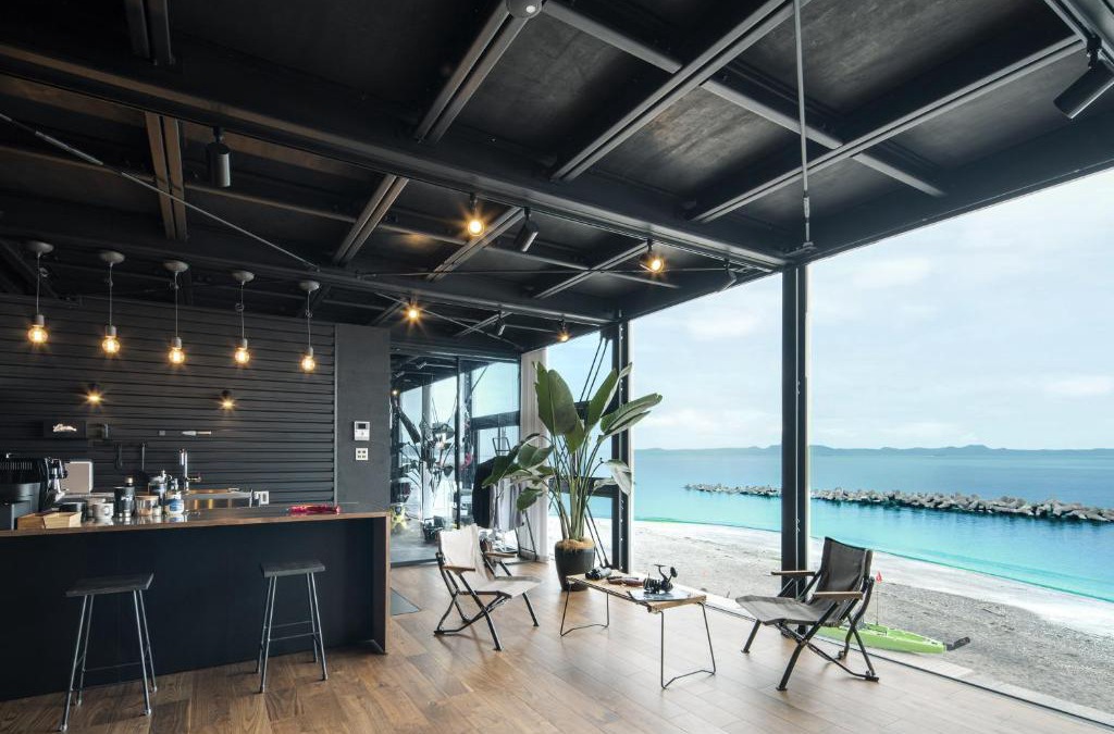 Yokosuka House | Yokosuka Sky Grey -横須賀のビーチフロントベース-