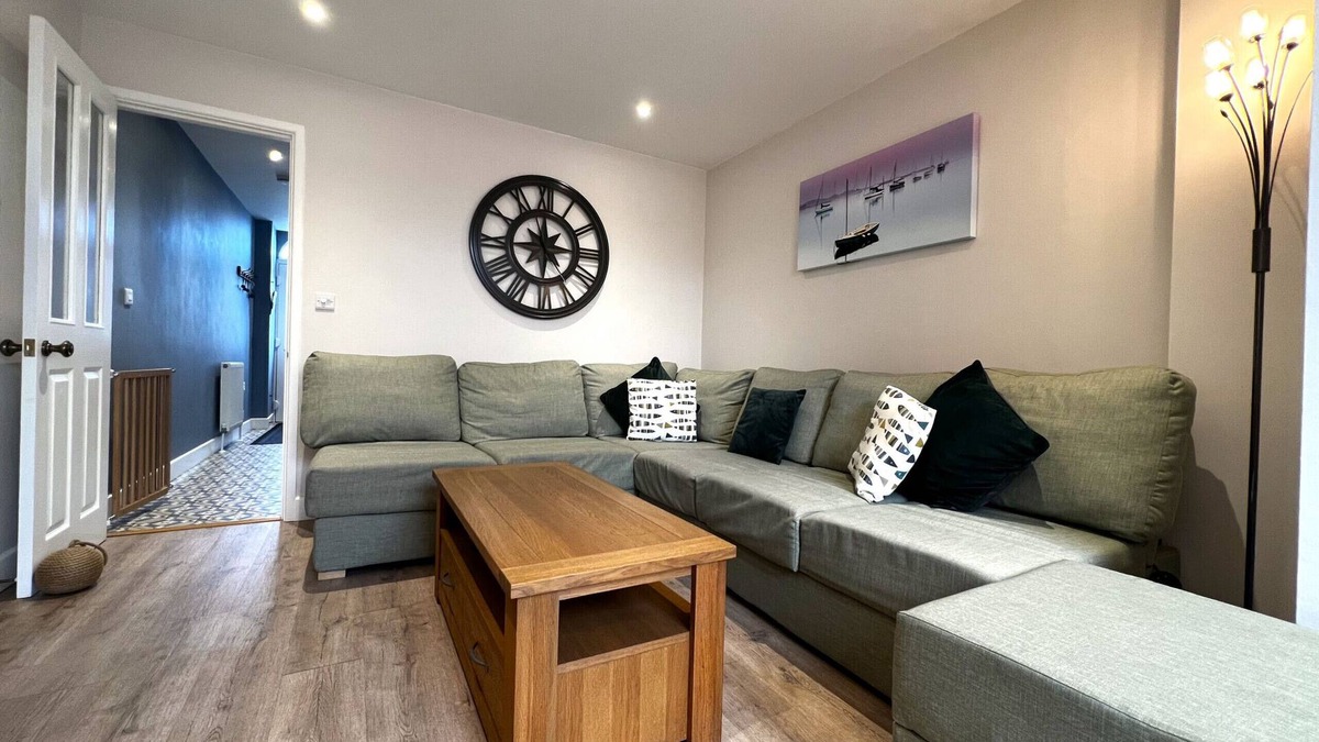 Cowes Ski Chalet | York Street