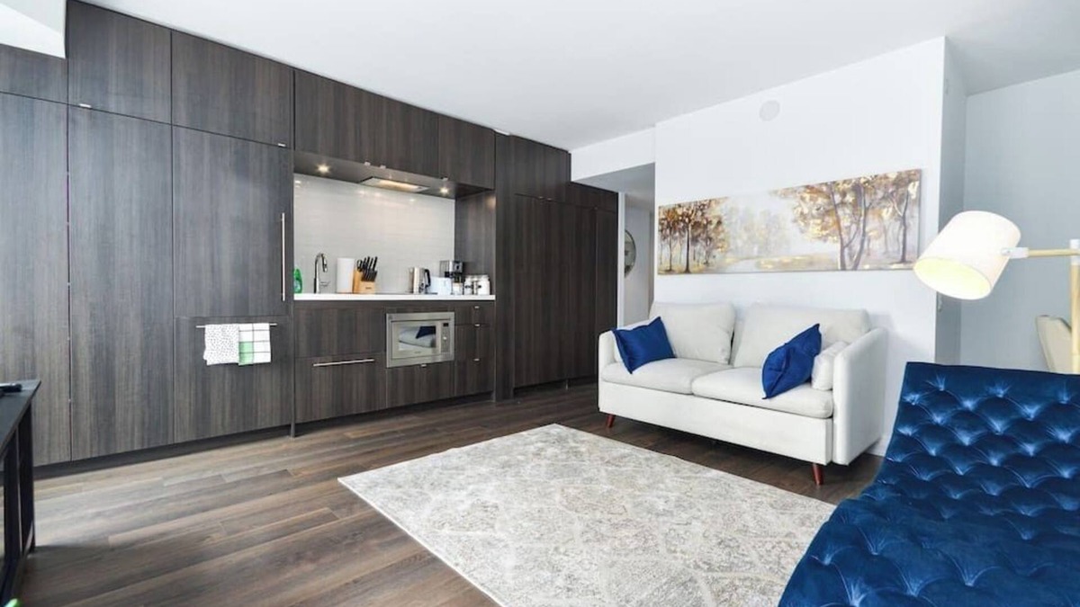 Bloor-Yorkville Hotel | yorkville downtown toronto condo