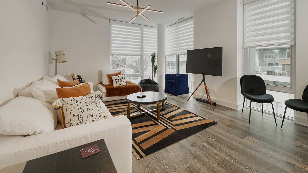 Midtown Toronto Condo | Yorkville | Sun-Filled 1317 SQFT 2Br 2Bath Boutique Condo
