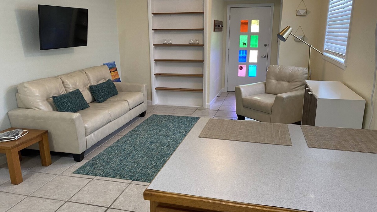 La Costa Village Apartment | You can hear the waves