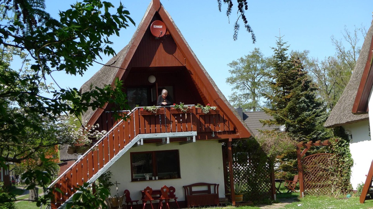 Ostseebad Prerow Apartment | You live in a quiet location under a typical thatched roof in Prerow