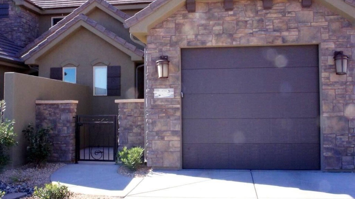 Washington House | You're Welcome Townhome with 2 Primary Suites!