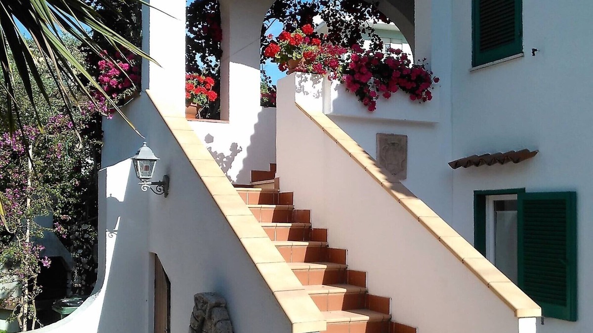 Scauri Apartment | YOU THINK ABOUT HOLIDAYS THE REST WE THINK ABOUT CA 'BIANCA