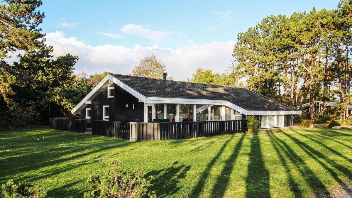 Marup House | You want a lot of space and proximity to the beach on vacation? This vacation home offers both.