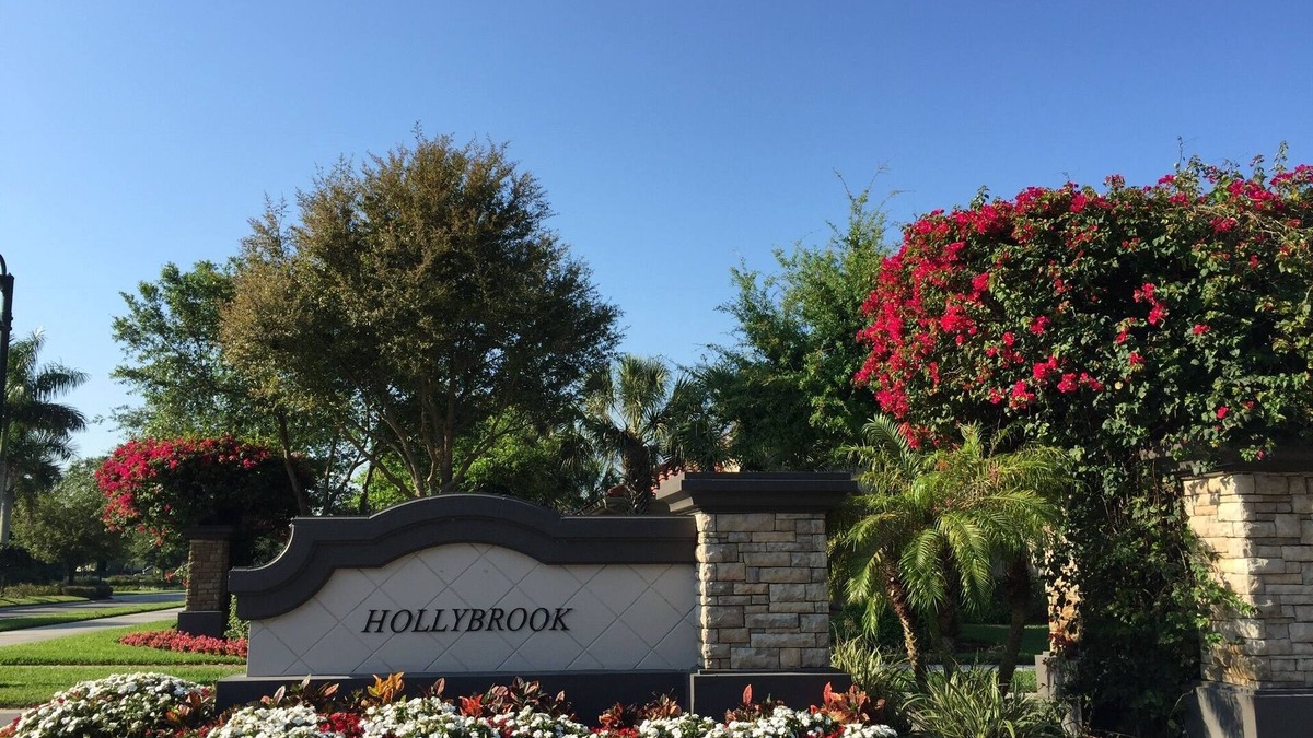 Twin Eagles House | You will absolutely love this property. There are two private PGA golf course