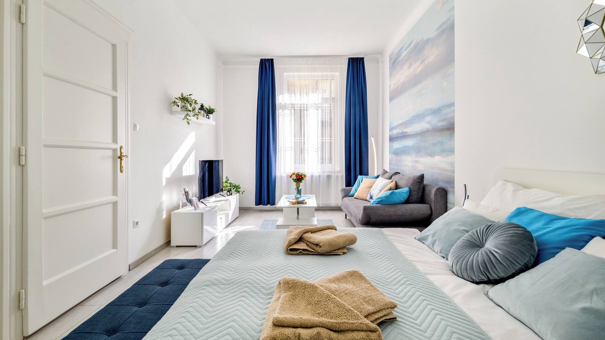 Belso-Ferencvaros Apartment | Your 2 BD HOME away from home