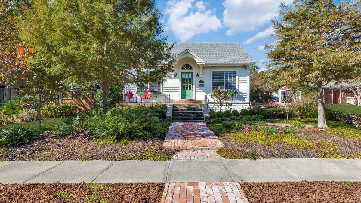 McKinney House | Your 5 Star Retreat! 3 King Beds-10 Min Walk to Downtown McKinney