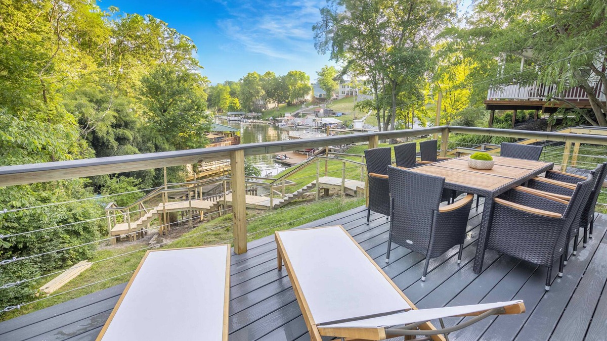 Williamstown House | Your adventure at the Lake. 9 Mi from the Ark Encounter, breathtaking view.