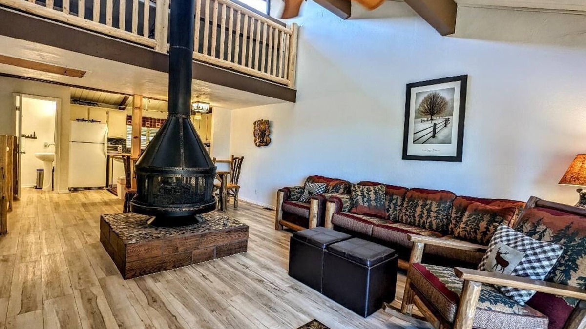 Big Bear Lake House | Your All-Season Chalet Basecamp – A/C + Unmatched Location!