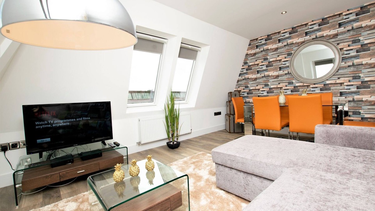 Bristol Villa | Your Apartment | Bristol Rowan Tree - No.8