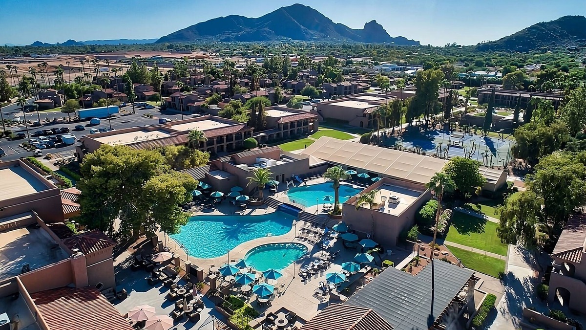 South Scottsdale Resort | Your Arizona Getaway! 2 Comfortable Units, 5 Pools, Salon and Spa, Free Parking!