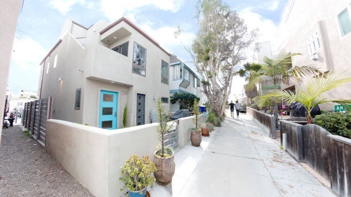 San Diego House | Your Beach vacation is a one click away!