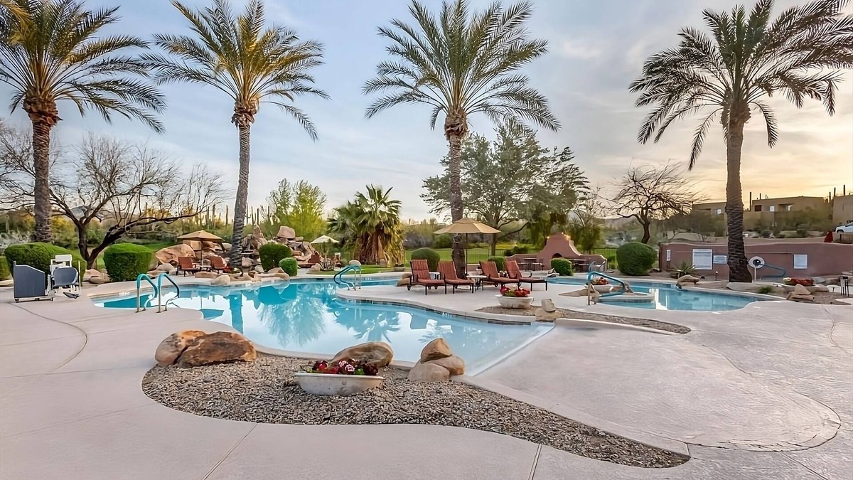 Cave Creek Hotel | Your Cave Creek Paradise! Full Kitchen, Outdoor Pool, Free Parking!