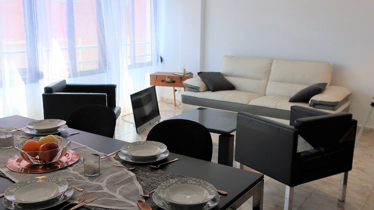 Aiora Apartment | Your central and comfortable 100 sqm flat in Valencia City. 10 Gigabit internet