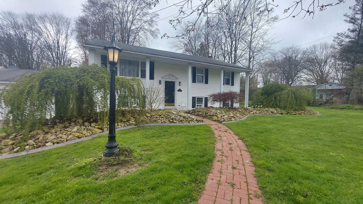 Conneaut Lake Apartment | Your Conneaut Lake Getaway: Comfy 3BR Duplex, Hot Tub, Fenced Yard!