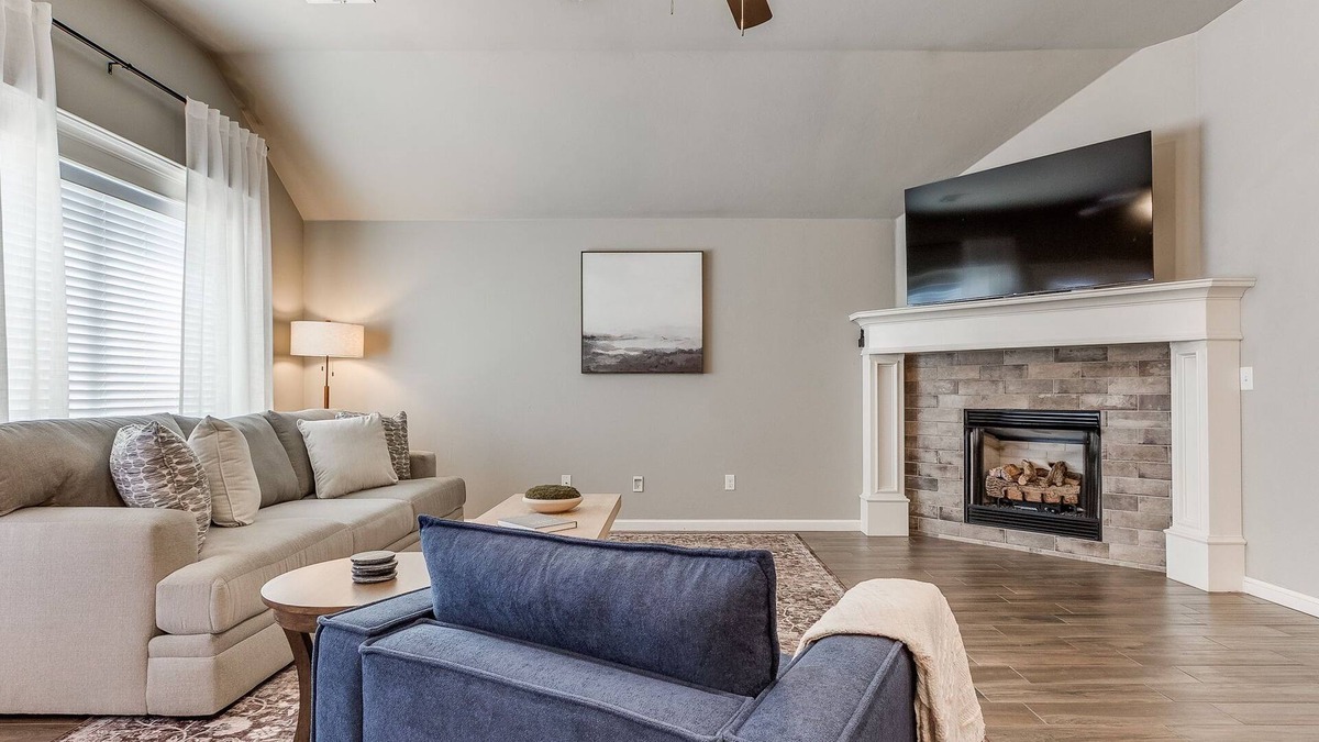 Edmond House | Your Cozy Modern Getaway in Edmond