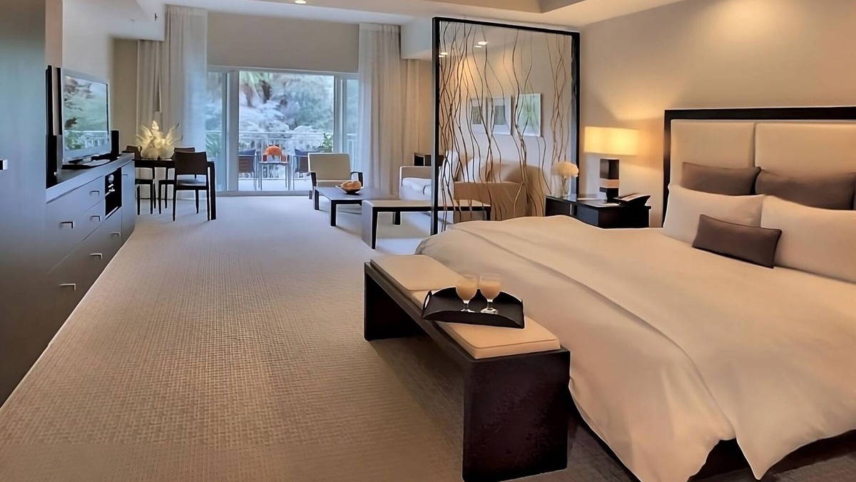 Ludlam Hotel | Your Dream Miami Retreat Awaits! Gorgeous Room w/Kitchen and Balcony
