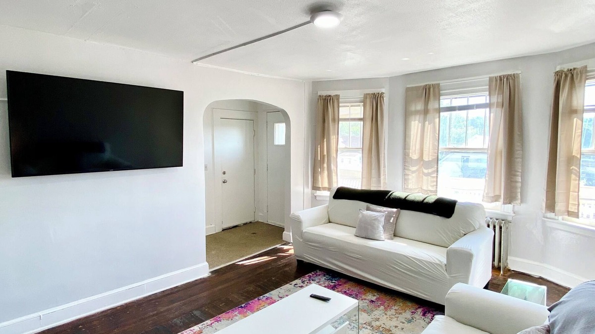 Waterbury Apartment | Your Fully Equipped Travel Space. Parking. Spacious. Close to Highways.