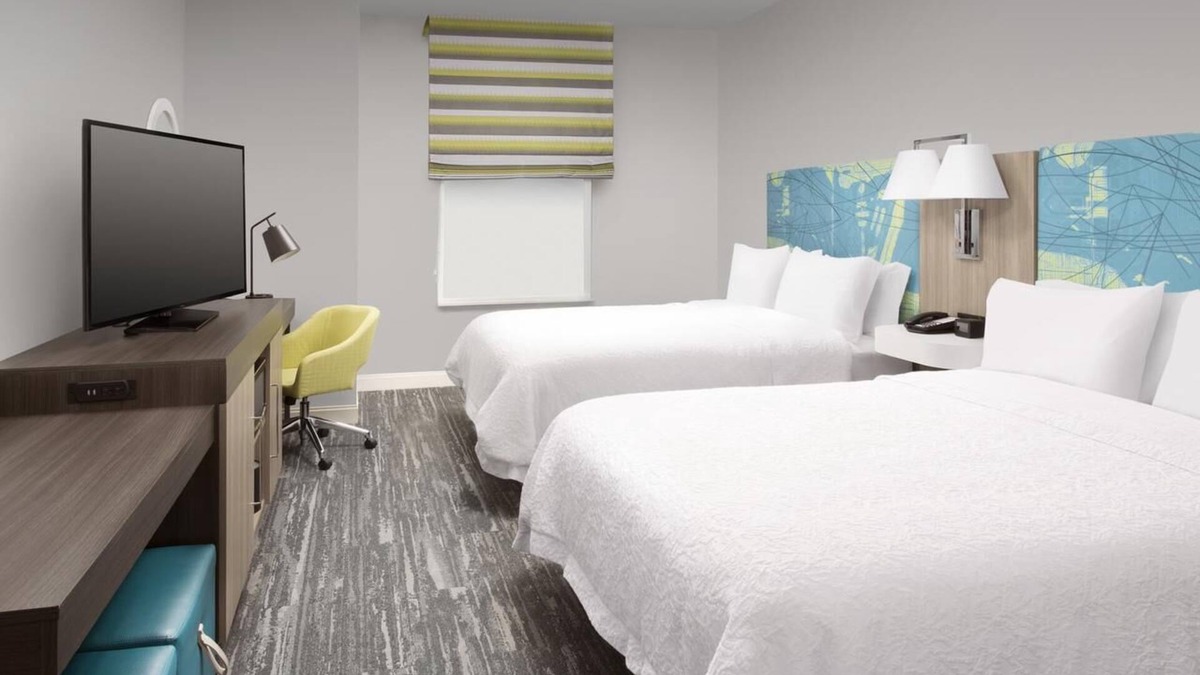Seybold Hotel | Your Gateway to Miami's Heartbeat! 2 Relaxing Units, Free Breakfast, Pool!
