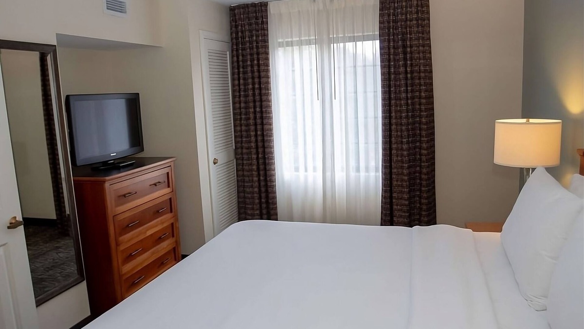 Vance Jackson Apartment | Your Gateway to San Antonio's Charms! Large Accommodation with Full Kitchen!