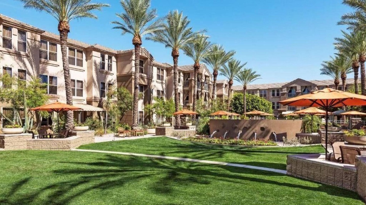 Gainey Village Villas House | Your Gateway to Scottsdale's Wonders: Elegant Suites Await! Paws Friendly, Pool