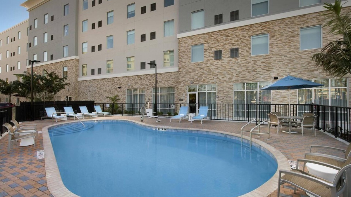 Seybold Hotel | Your Hideaway Miami! Outdoor Pool, Free Breakfast, Pets Allowed!