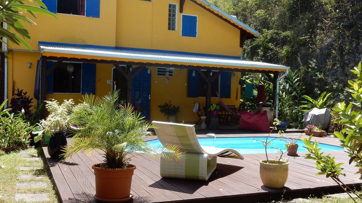 Le Gosier Apartment | Your holiday in a beautiful area with pool and spa