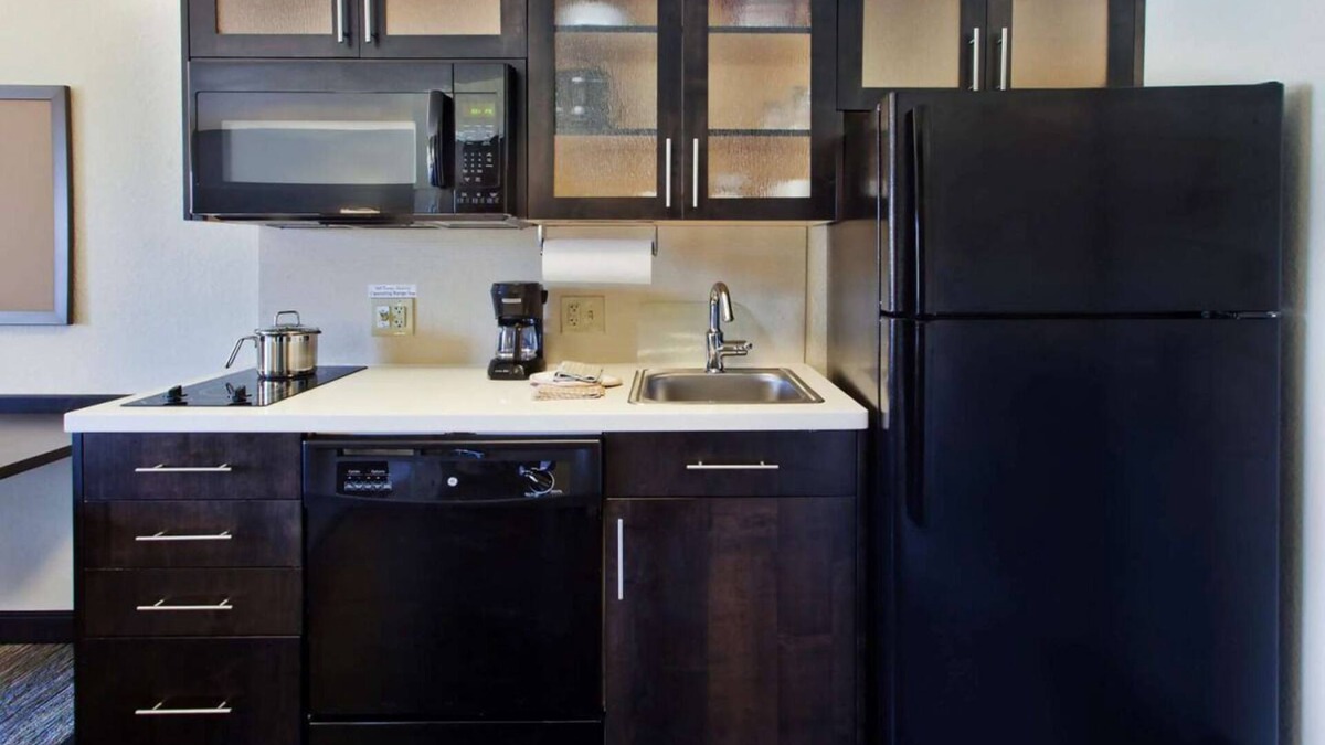 Central Oklahoma City Hotel | Your Home Away From Home! 4 Relaxing Units, Full Kitchen, Pets are Welcome here!