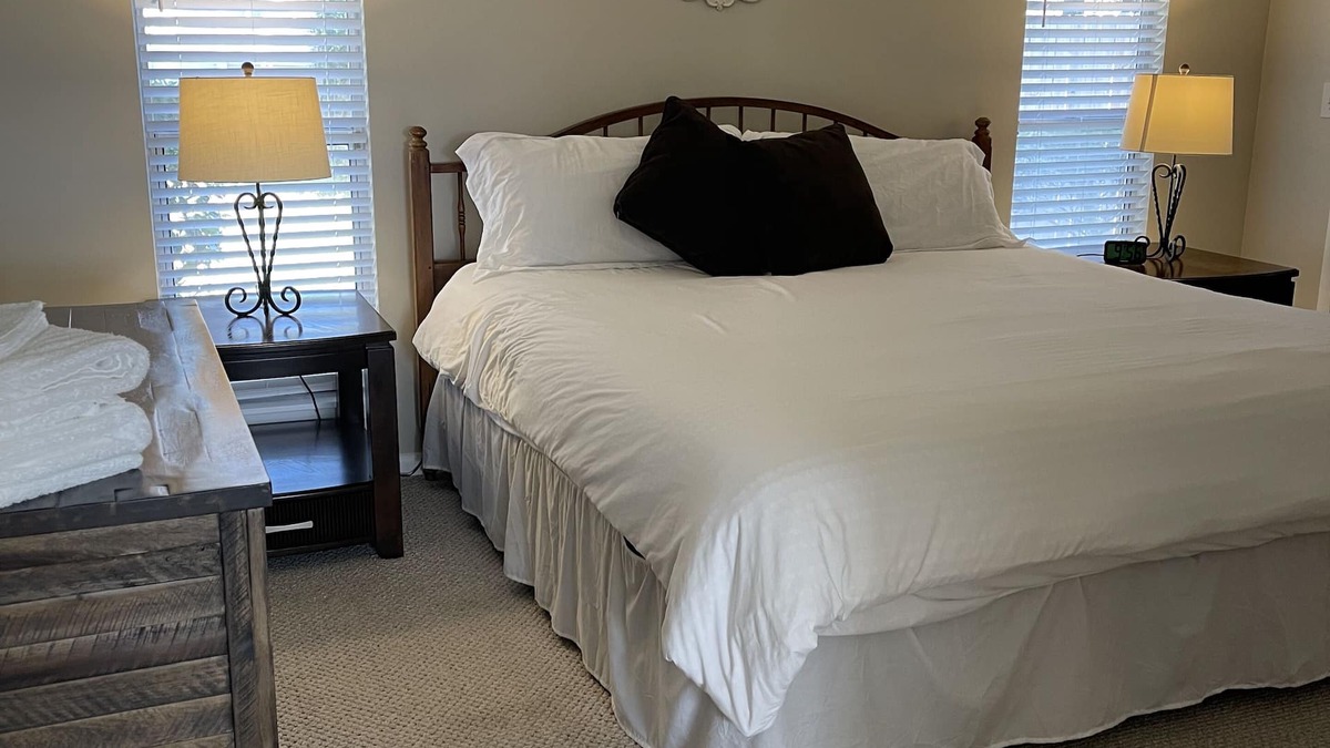 Isle of Palms House | Your Home Away From Home and 2 miles from The Mayo Clinic and Snowbirds welcomed