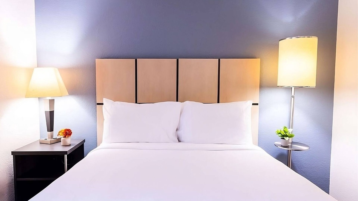 North Arlington Resort | Your Home Away From Home! TWO Modern Suites, Full Kitchens, Pets are Welcome!