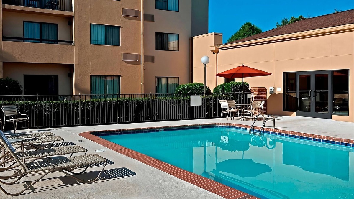 University Place Hotel | Your Home Away From Home! 4 Convenient Units, Pool, Pets Allowed!