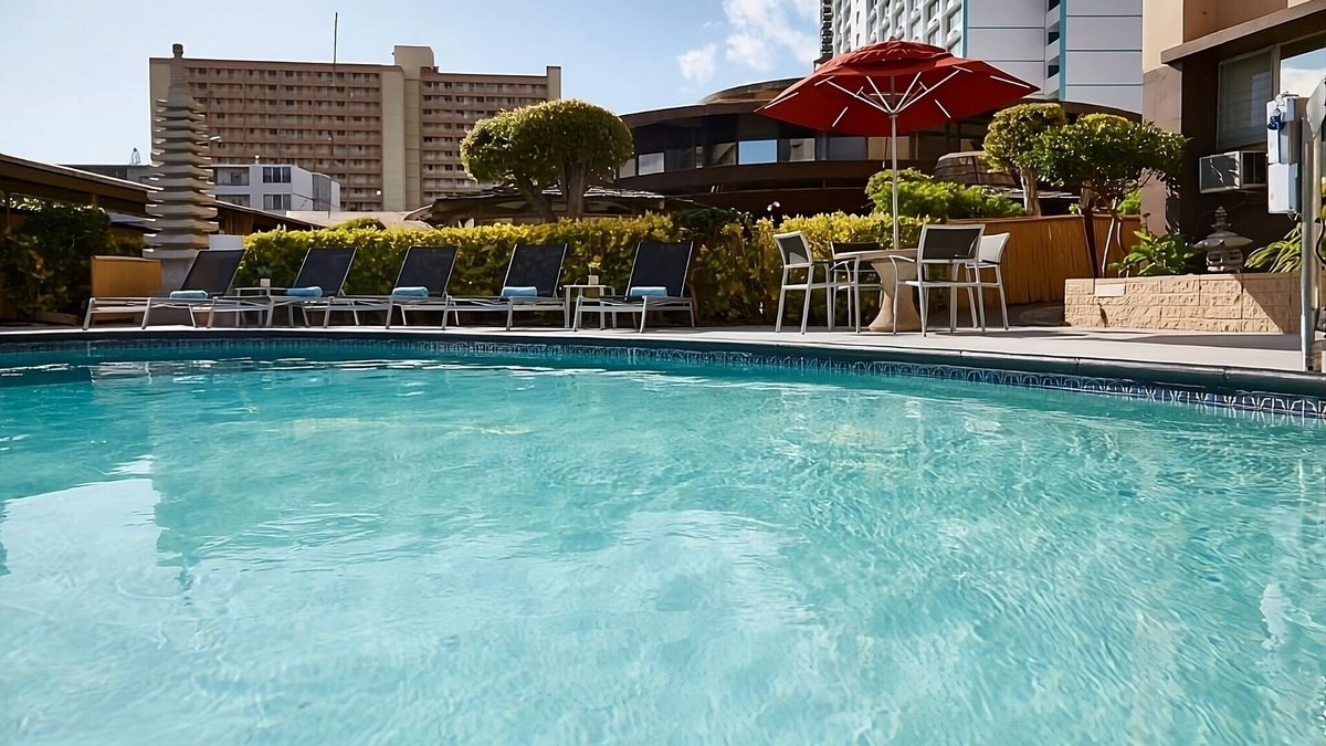 Ala Moana House | Your Home Away From Home! 4 Relaxing Units, Onsite Pool, Pet-Friendly Property