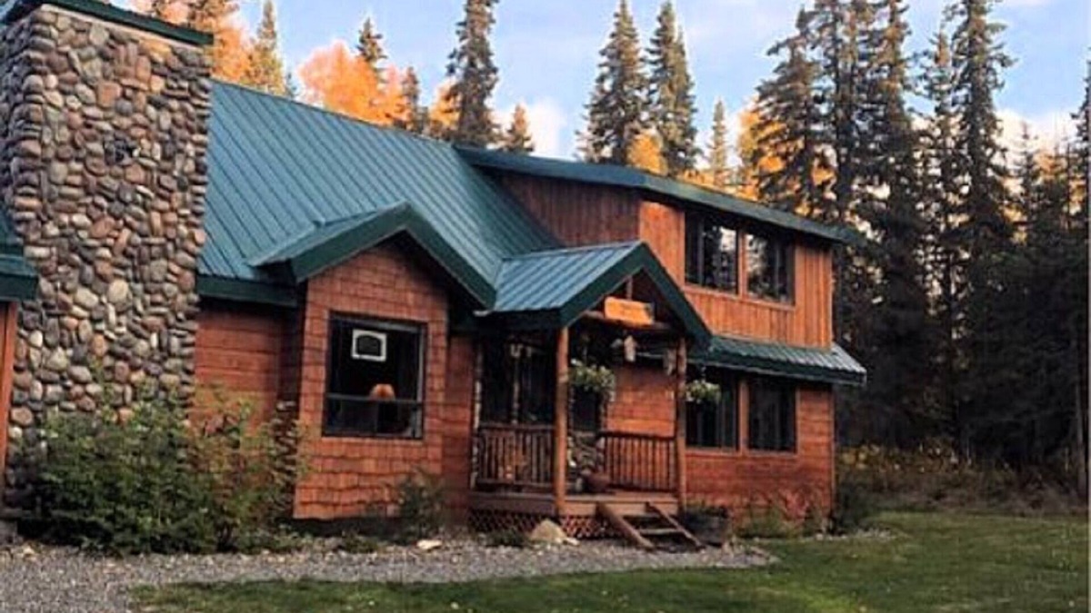 Kalifornsky House | Your "Home Away From Home"-Rustic Alaskan Home