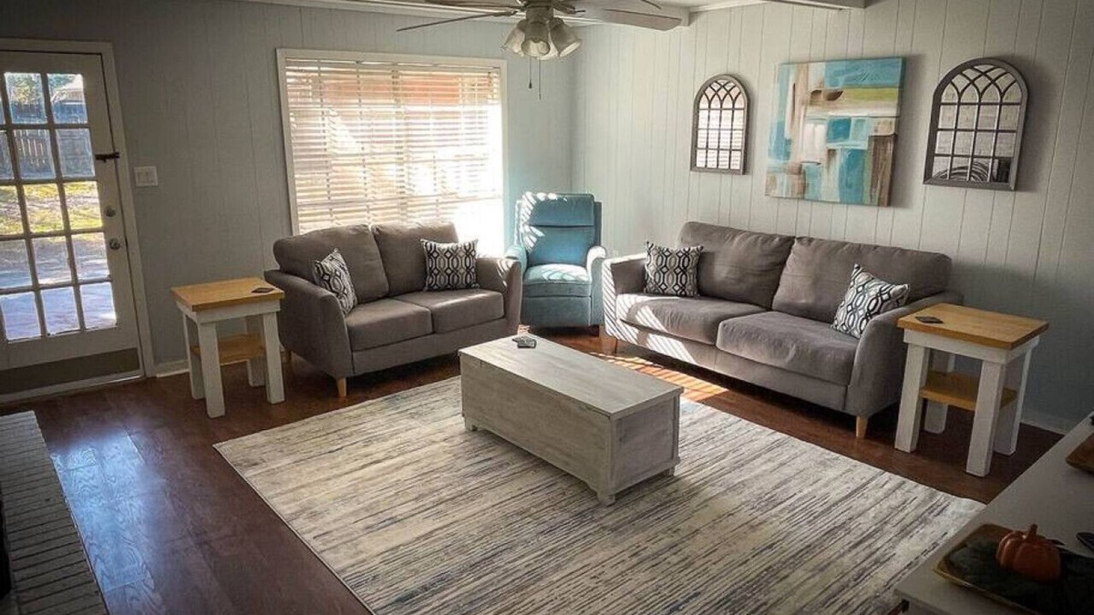 Clinton House | Your Home Away From Home In Clinton
