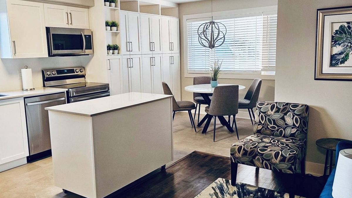 Ottawa Division Apartment | Your Home Away From Home in Ottawa - close to work, schools, hospitals, parks