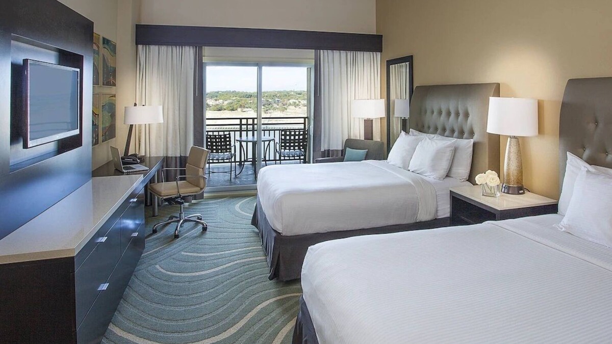 Lakeway Hotel | Your Home Away from Home! 3 Convenient Units, Outdoor Pool!