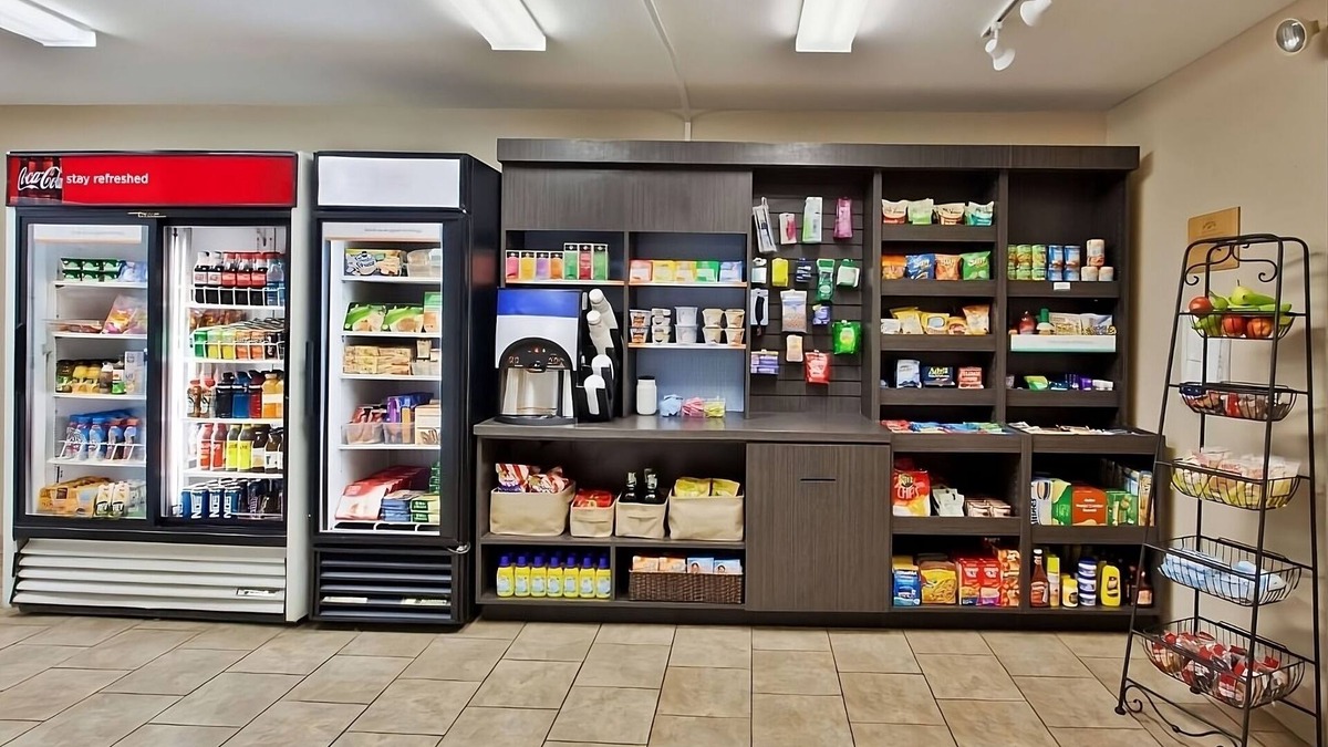Tempe Hotel | Your Home Away from Home in Tempe! 2 Relaxing Units, Kitchen, Pool, Pets Allowed