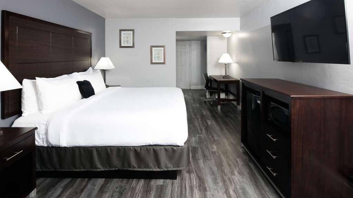 Downtown Tucson Hotel | Your Home Away From Home! Outdoor Pool, Free Parking, Near Arizona Stadium