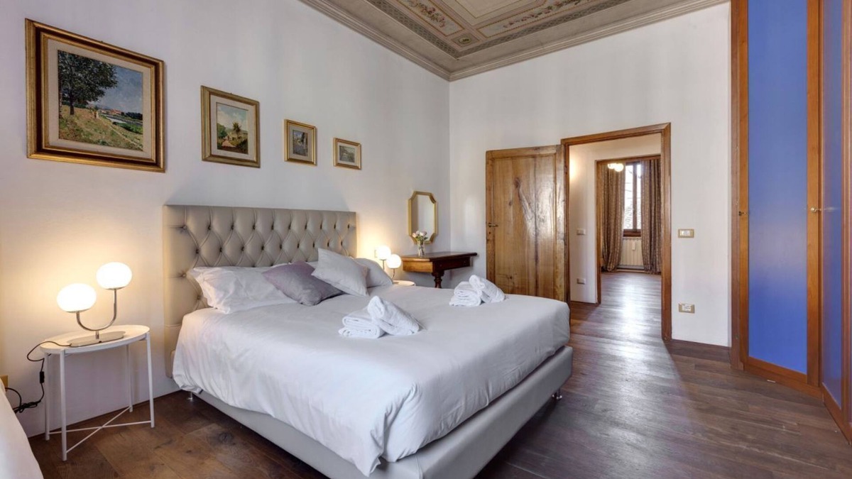 Santo Spirito Apartment | Your home in Firenze Perfect for families and large groups!